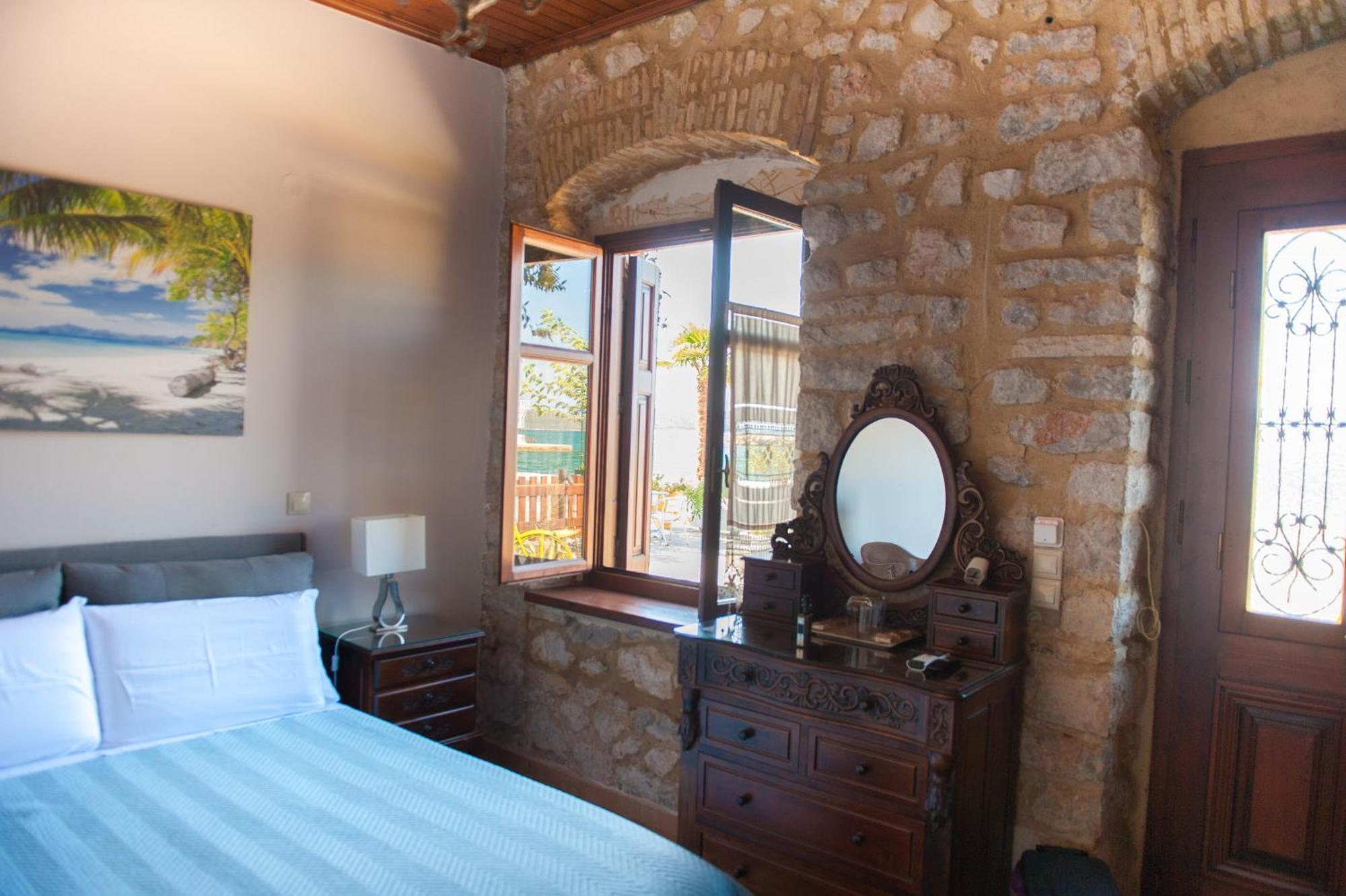Seafront Stone Suites Vónitsa Eksteriør bilde