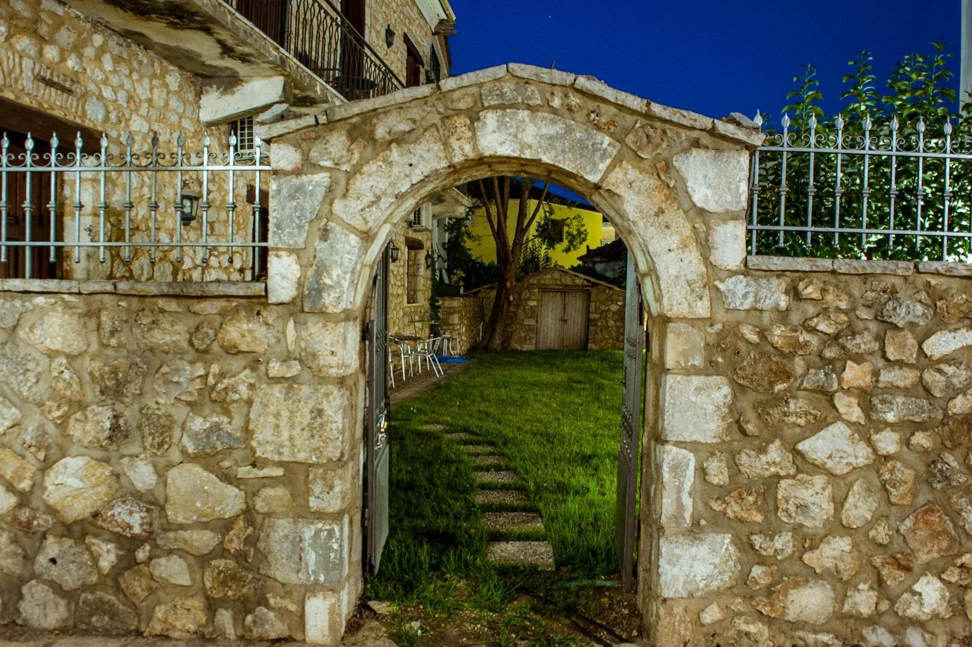 Seafront Stone Suites Vónitsa Eksteriør bilde